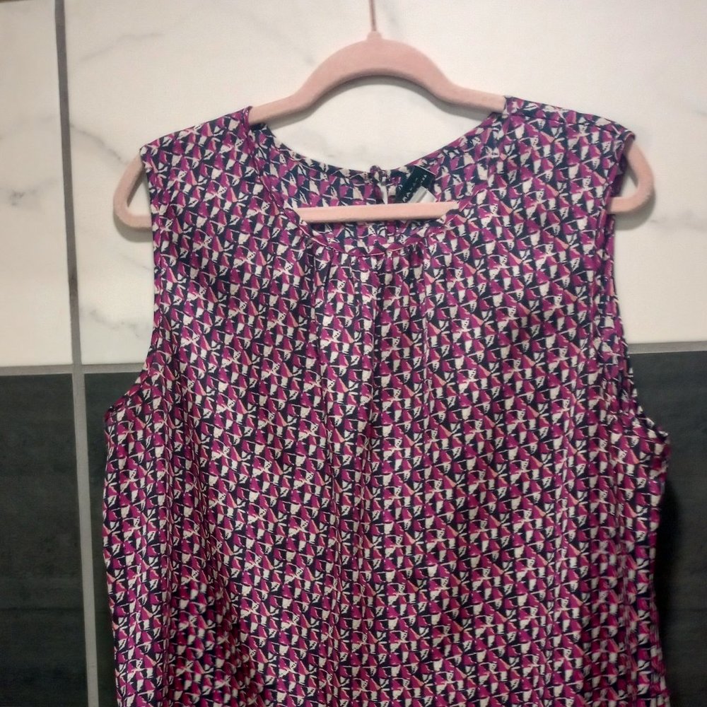 Tahari Sleeveless Bouse